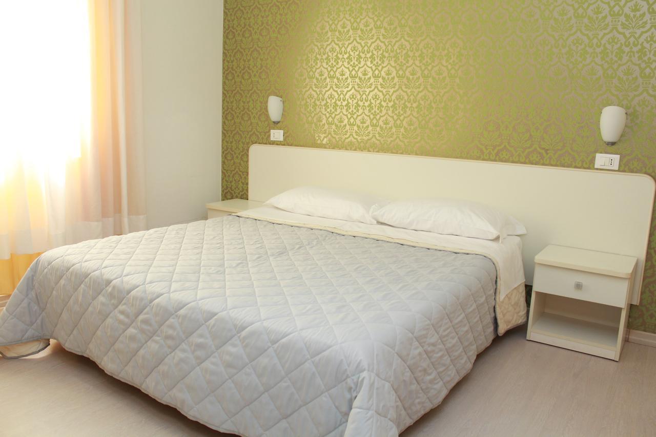 Hotel Stella Polare Римини Экстерьер фото